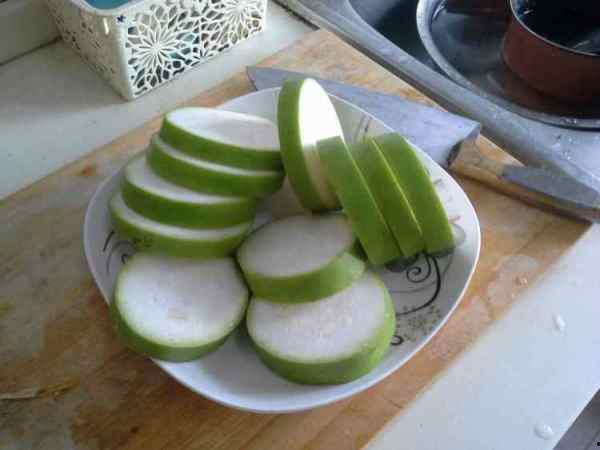 黑色吊瓜怎么做饼吃视频,家常美味新尝试